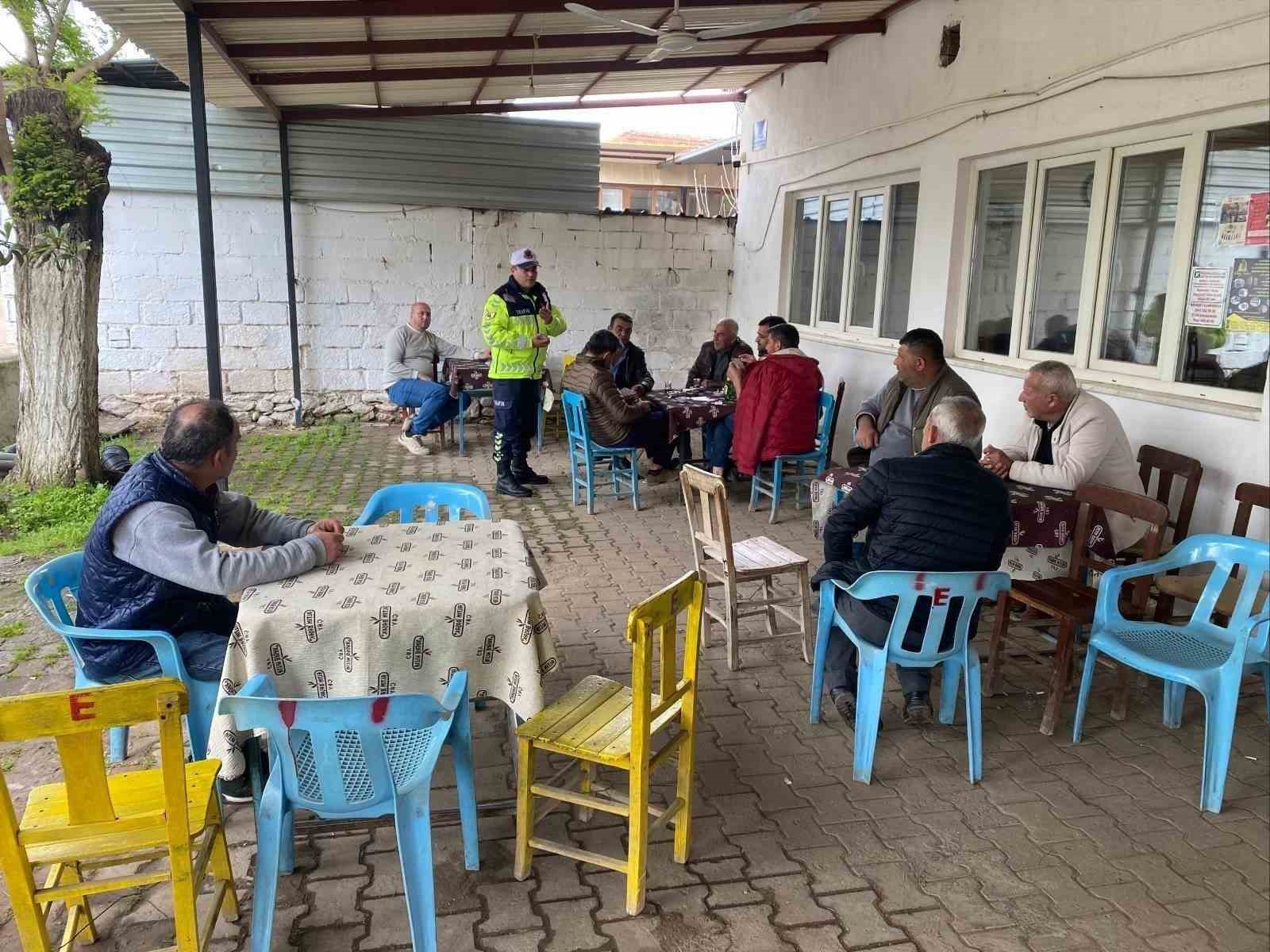 Jandarma ekipleri traktör ve motosiklet sürücülerini bilgilendirdi