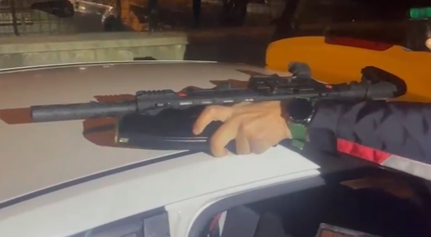 Düğün konvoyunda araçtan havaya ateş açan şahıs yakalandı