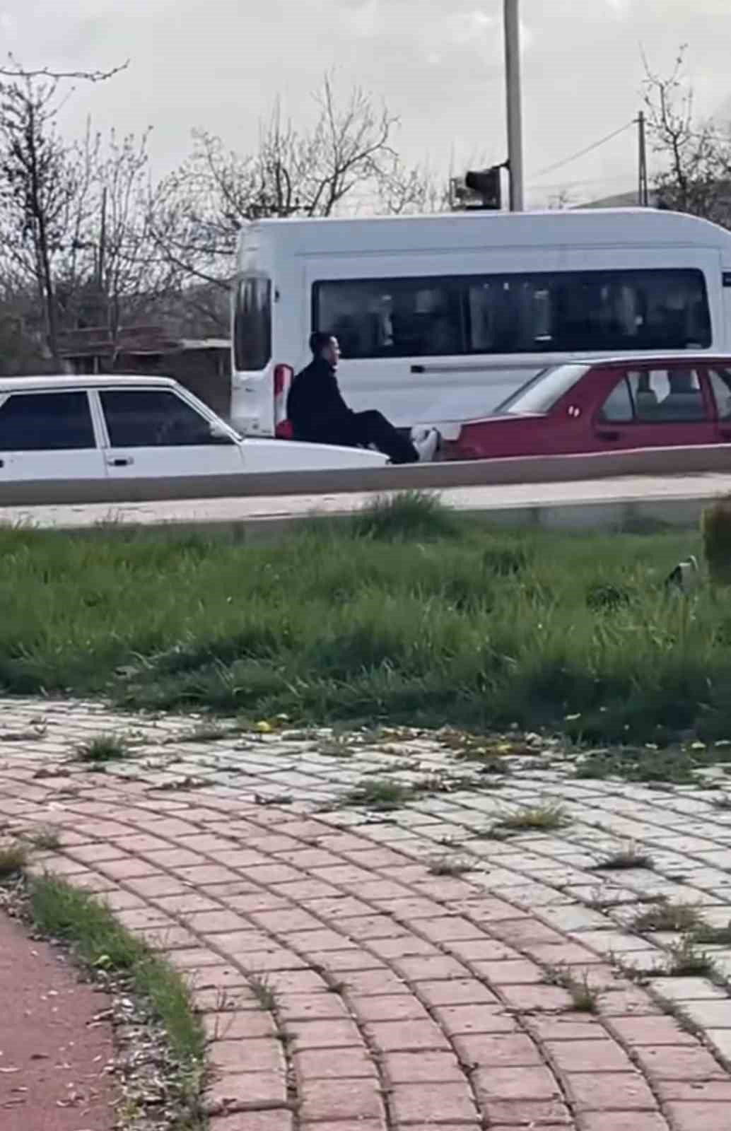 Elazığ’da şaşırtan olay: İki Fiat Tofaş’ın arasına girip halat görevi gördü
