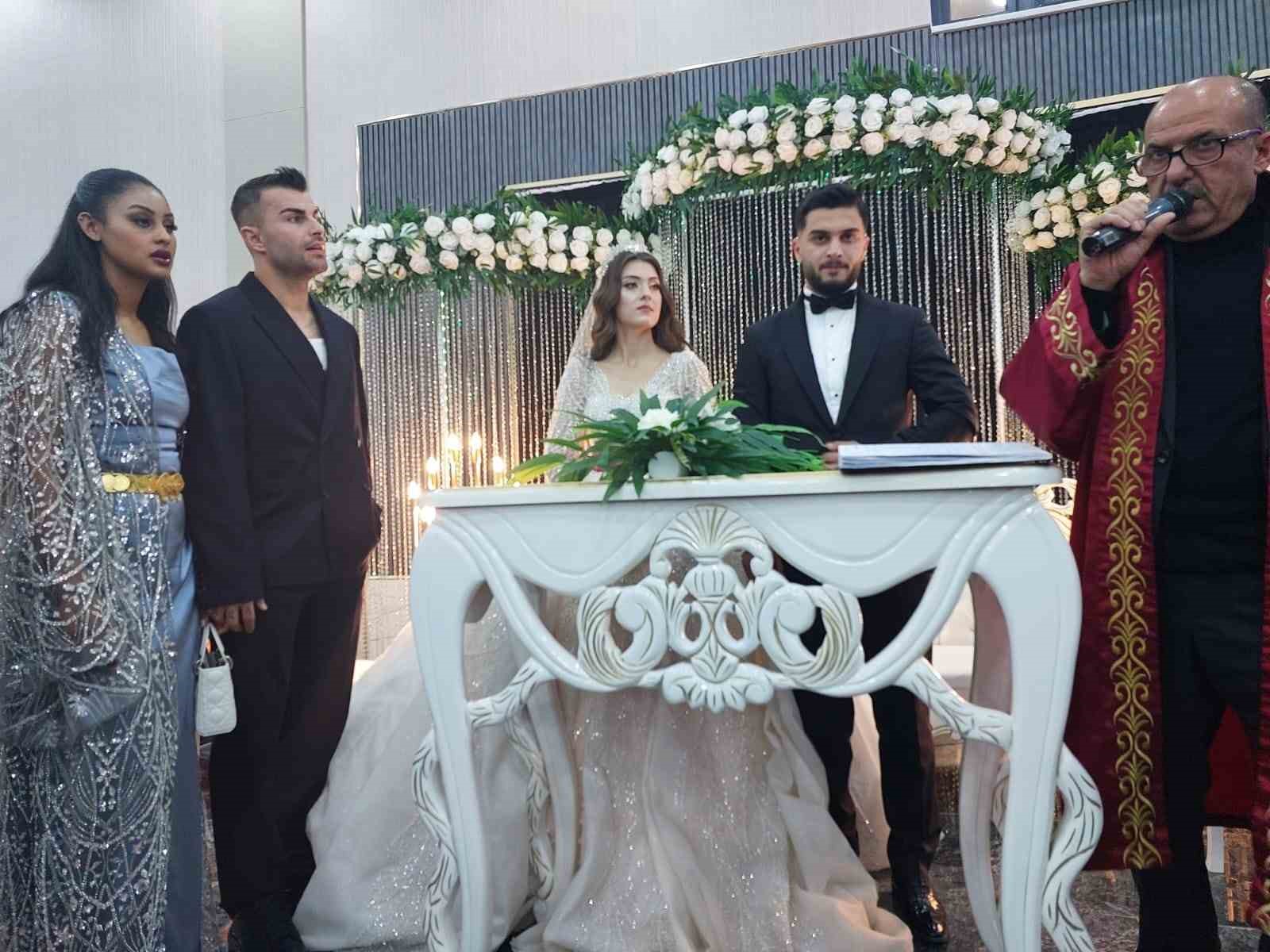Abdülkerim Bardakcı’dan, Şanlıurfa’da halay şov