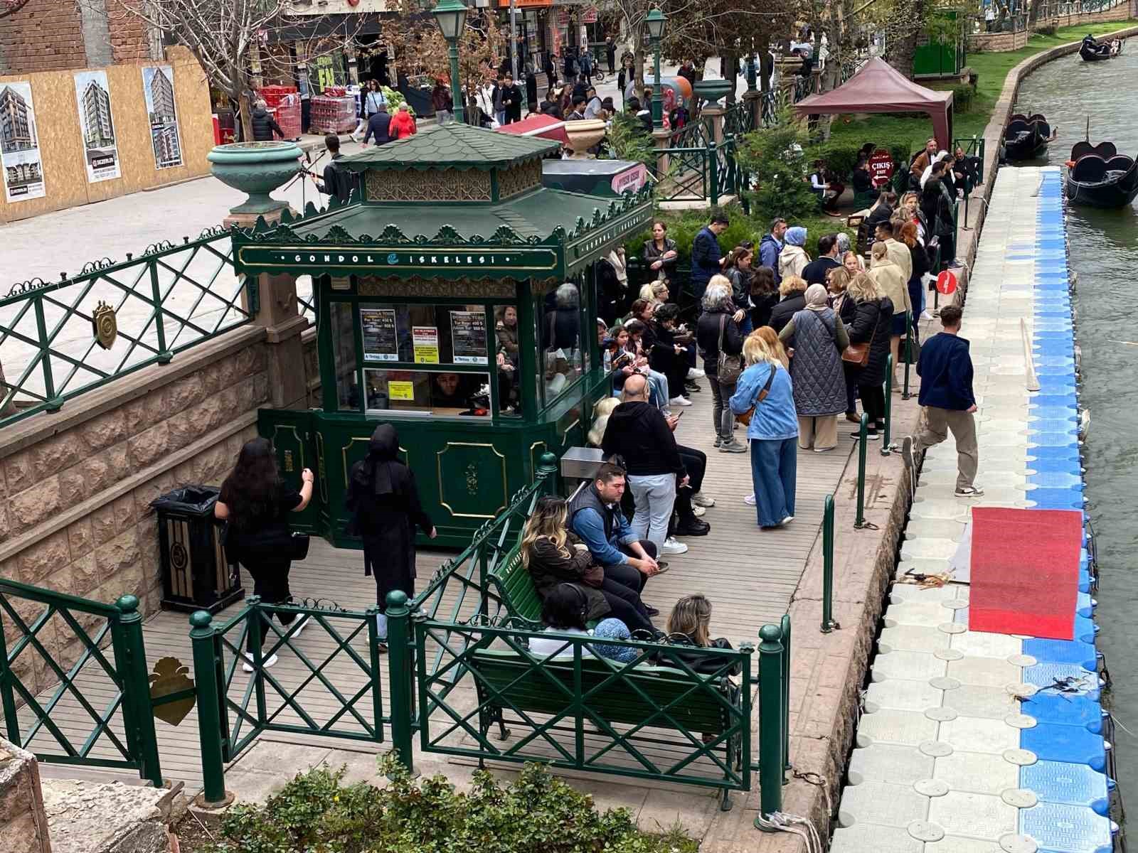 Eskişehir’de turist yoğunluğu sürüyor