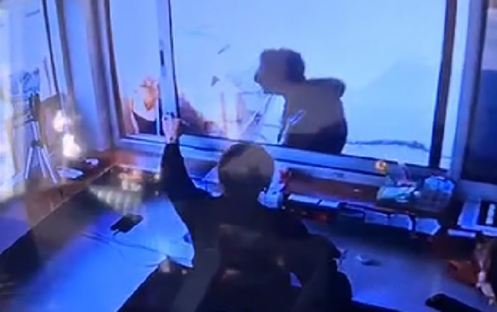 Eski nişanlısını öldürüp annesini yaralamıştı, intihar eden saldırgan 6 yıl hapisle aranıyormuş
