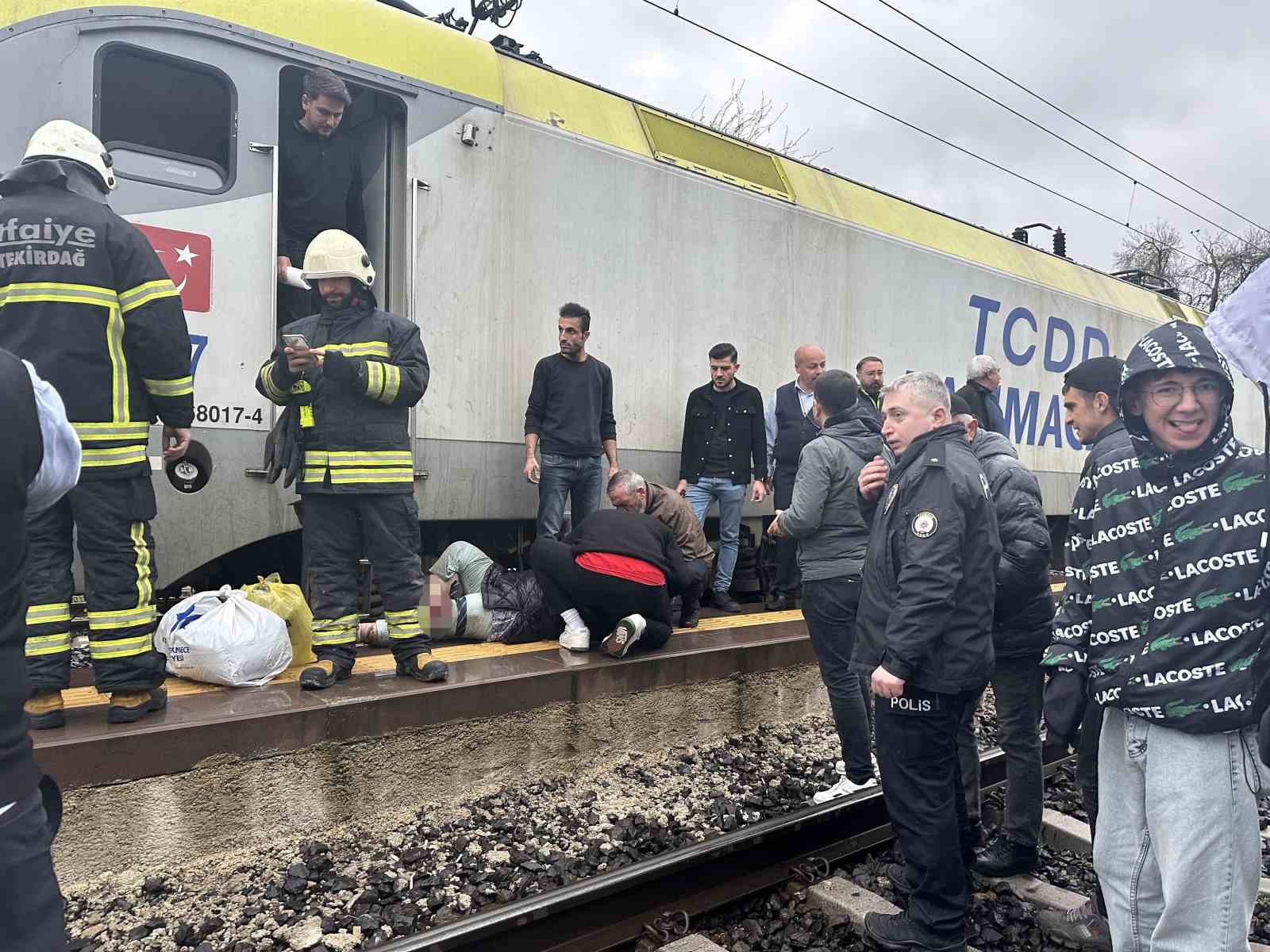 Tren ile peron arasında sıkışan kadın yaralandı