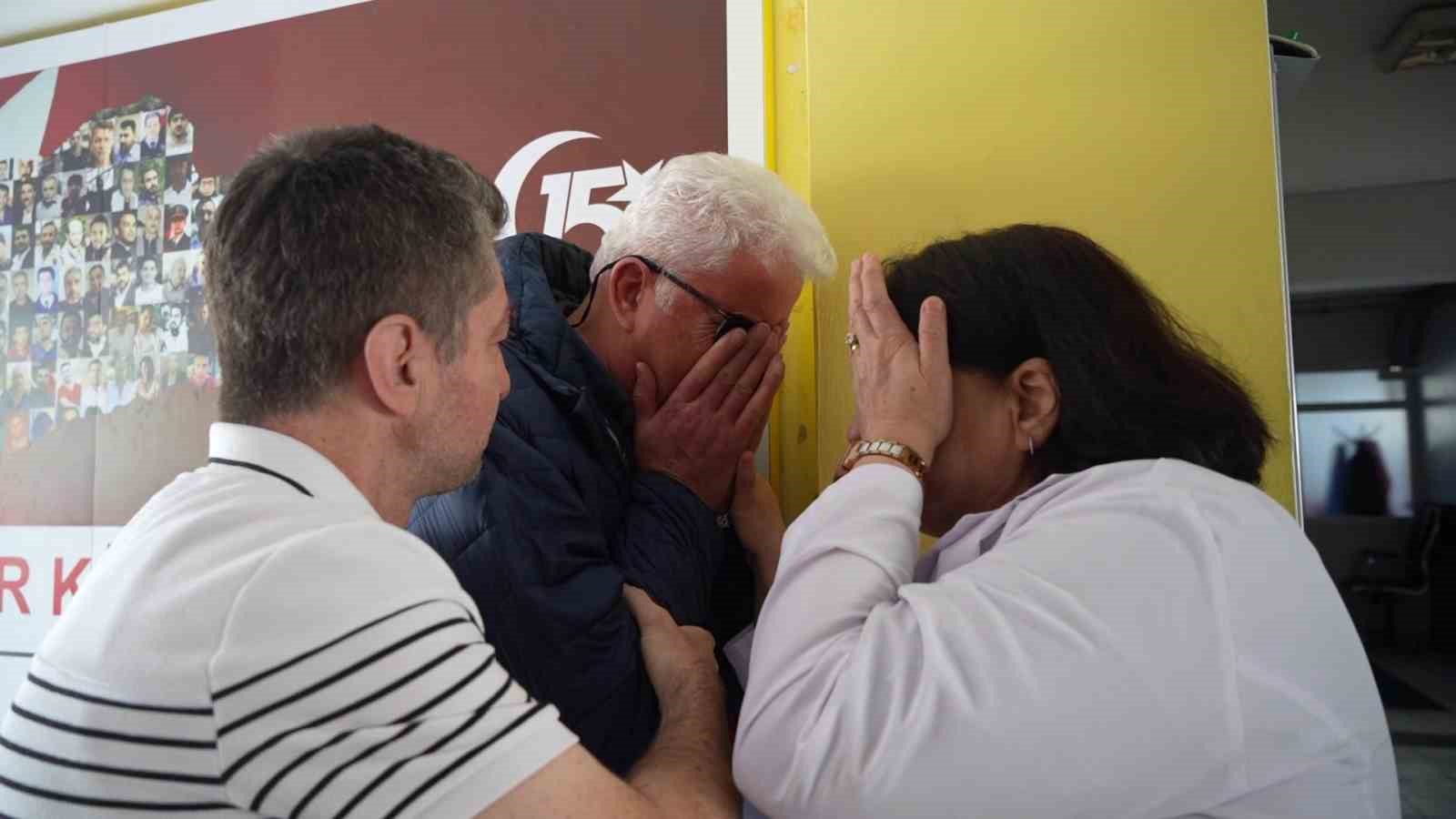 Emekliye ayrılan öğretmene duygusal veda: Gözyaşlarına hakim olamadı