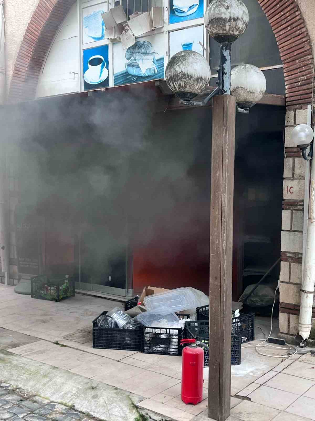 İş hanındaki yangın büyümeden söndürüldü
