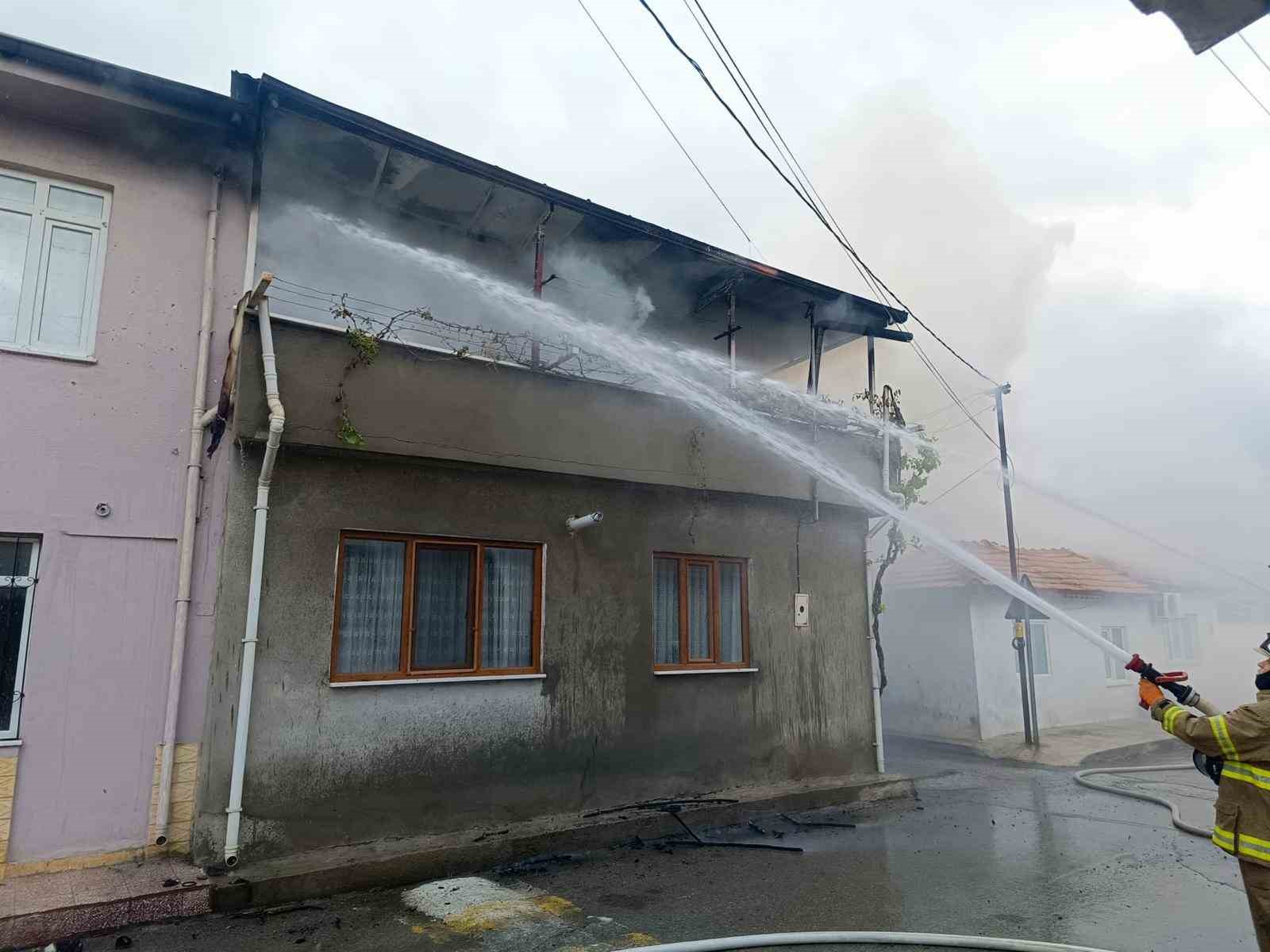 Burhaniye’de yangın paniği