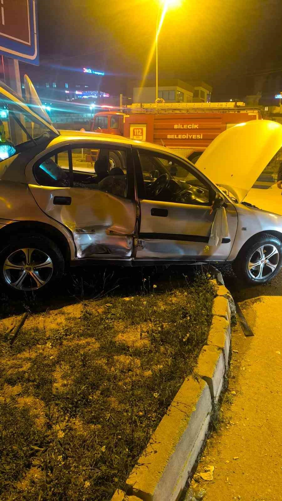 Bilecik’te otomobil ile halk otobüs çarpıştı: 3 yaralı