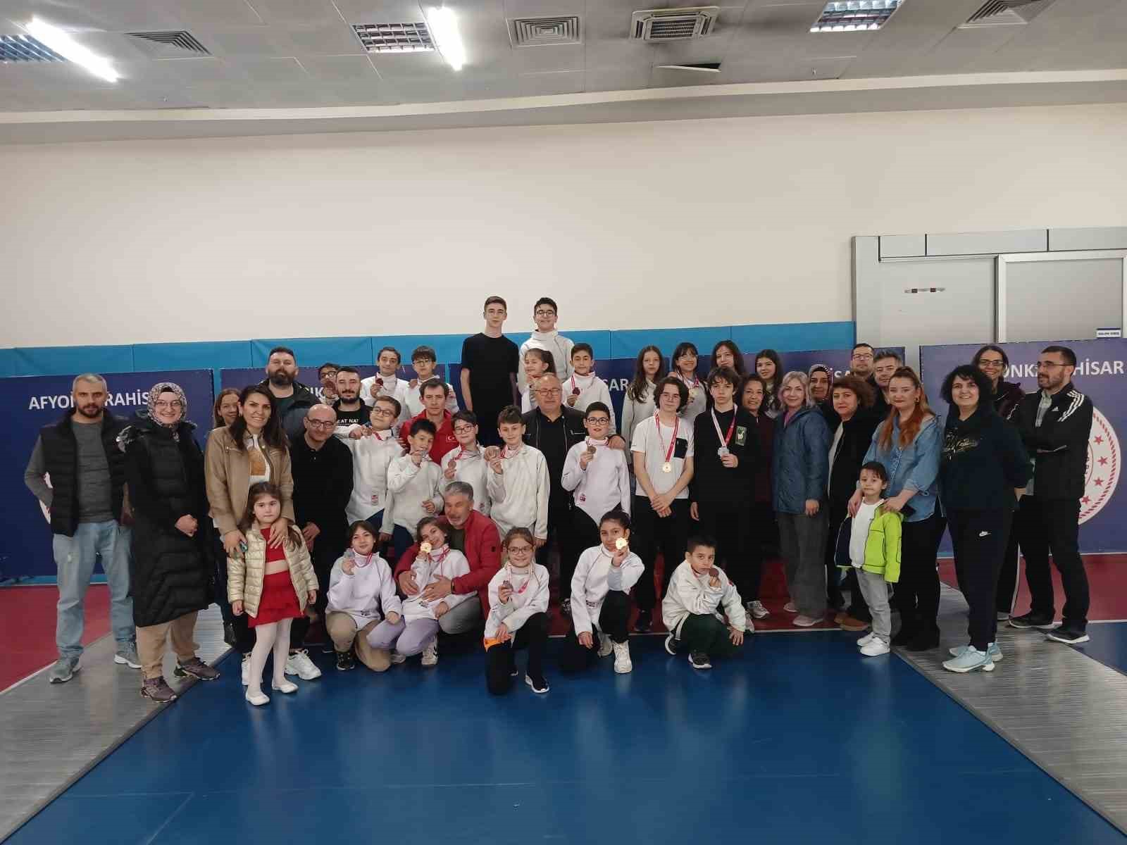 Afyonkarahisarlı Eskrimciler Antalya yolcusu