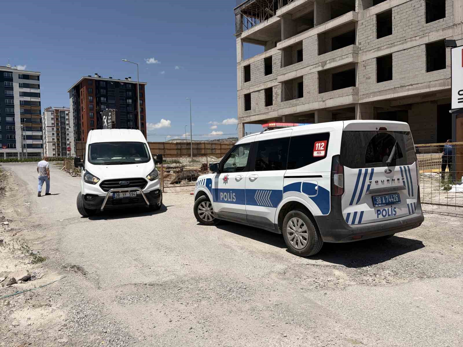 insaatin-4-katindan-dusen-isci-agir-yaralandi