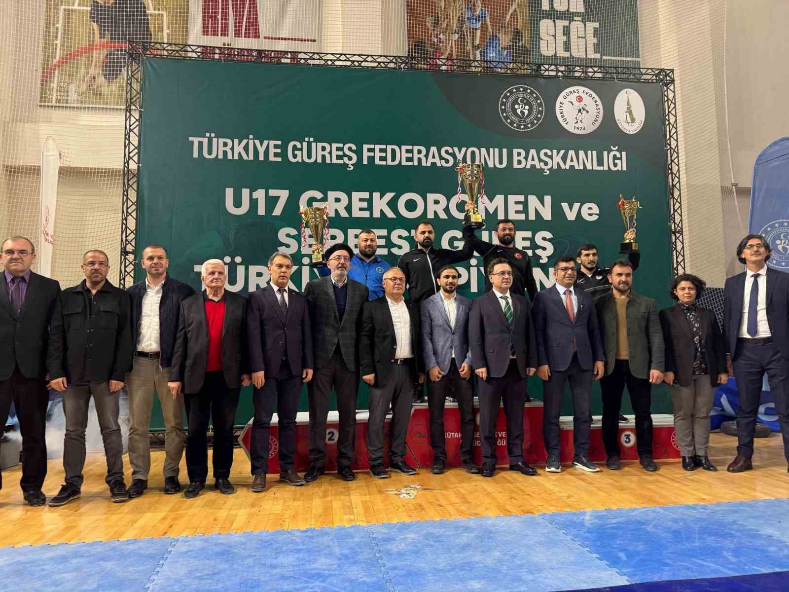 Kütahya’da U17 Güreş Türkiye Grup müsabakaları sona erdi
