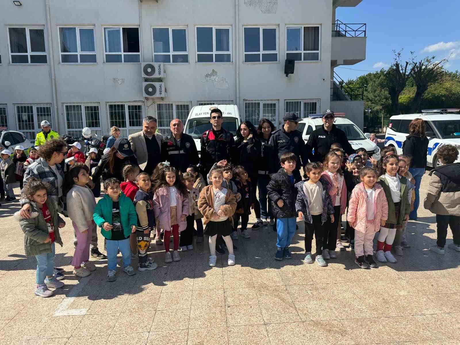 Marmarisli minikler polislerle bir araya geldi