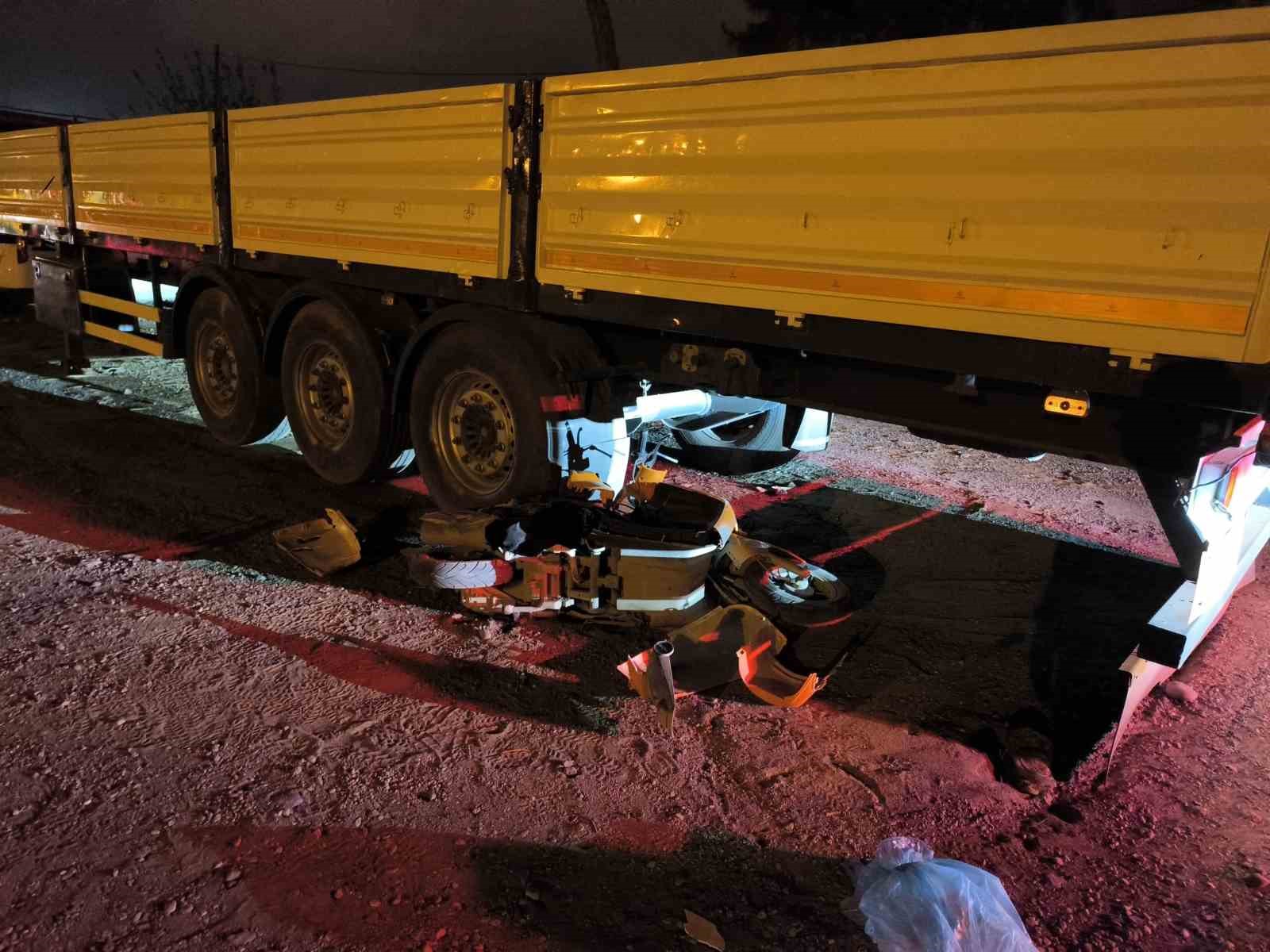 Hatay’da motosiklet ile otomobil çarpıştı: 1’i ağır 2 yaralı
