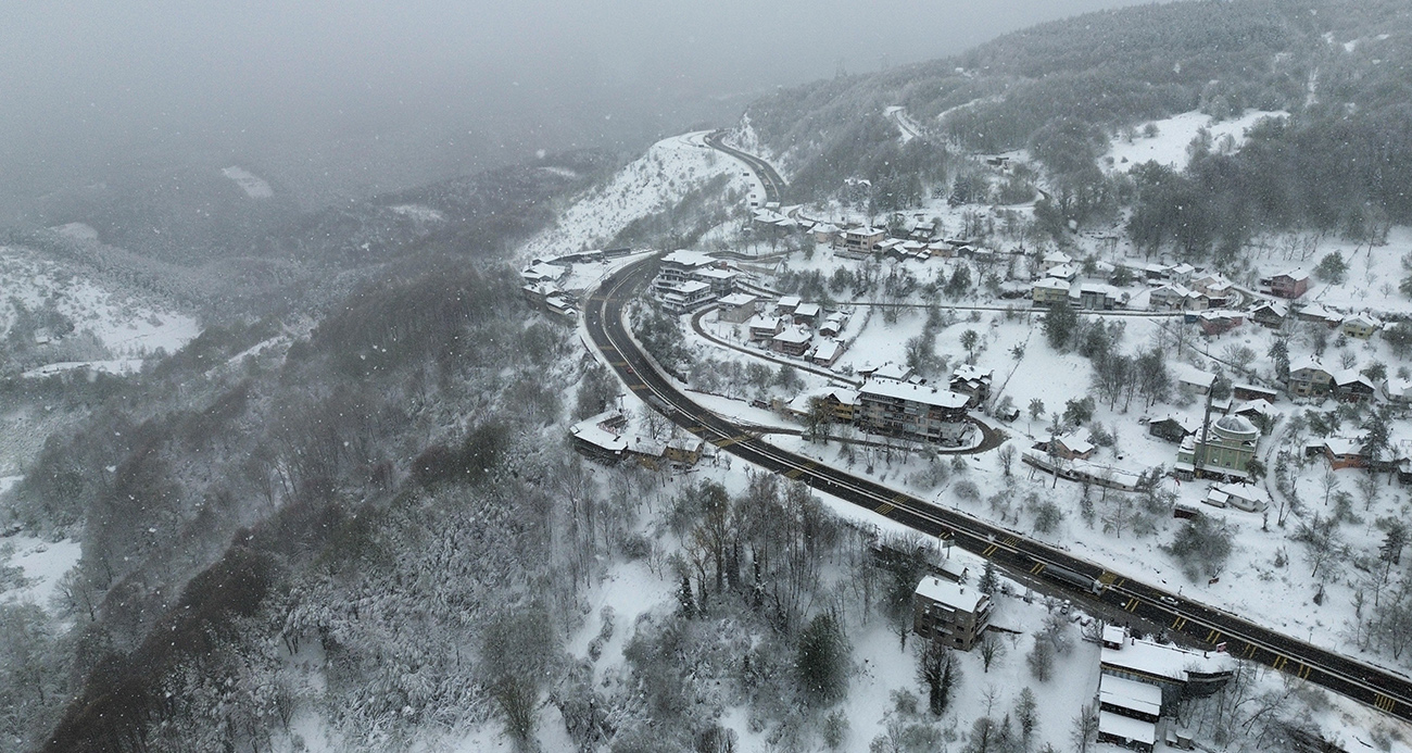 Bolu Dağı’nda yoğun kar yağışı devam ediyor