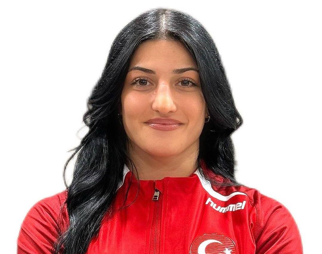 Erzincanlı milli güreşçi Kamaloğlu gümüş madalya kazandı