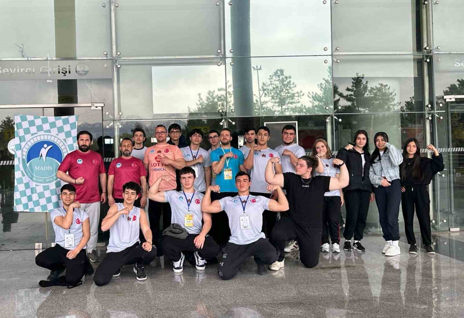 Manisa Diyanet Spor’dan bilek güreşinde 5 madalya