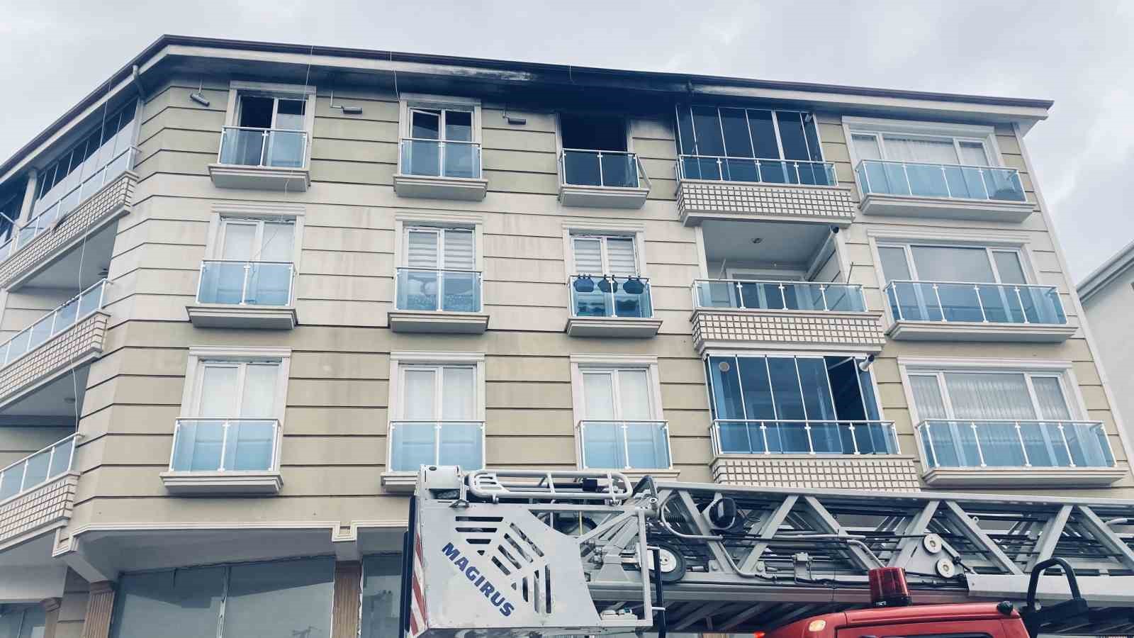 Keçiören’deki ev yangınında 5 kişi dumandan etkilendi