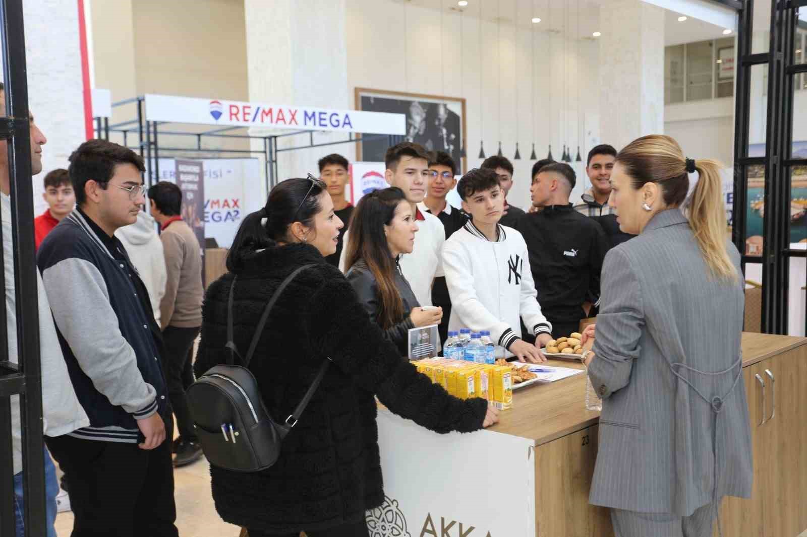 Antalya’da binlerce kişi Kepez’in kariyer günlerinde buluştu