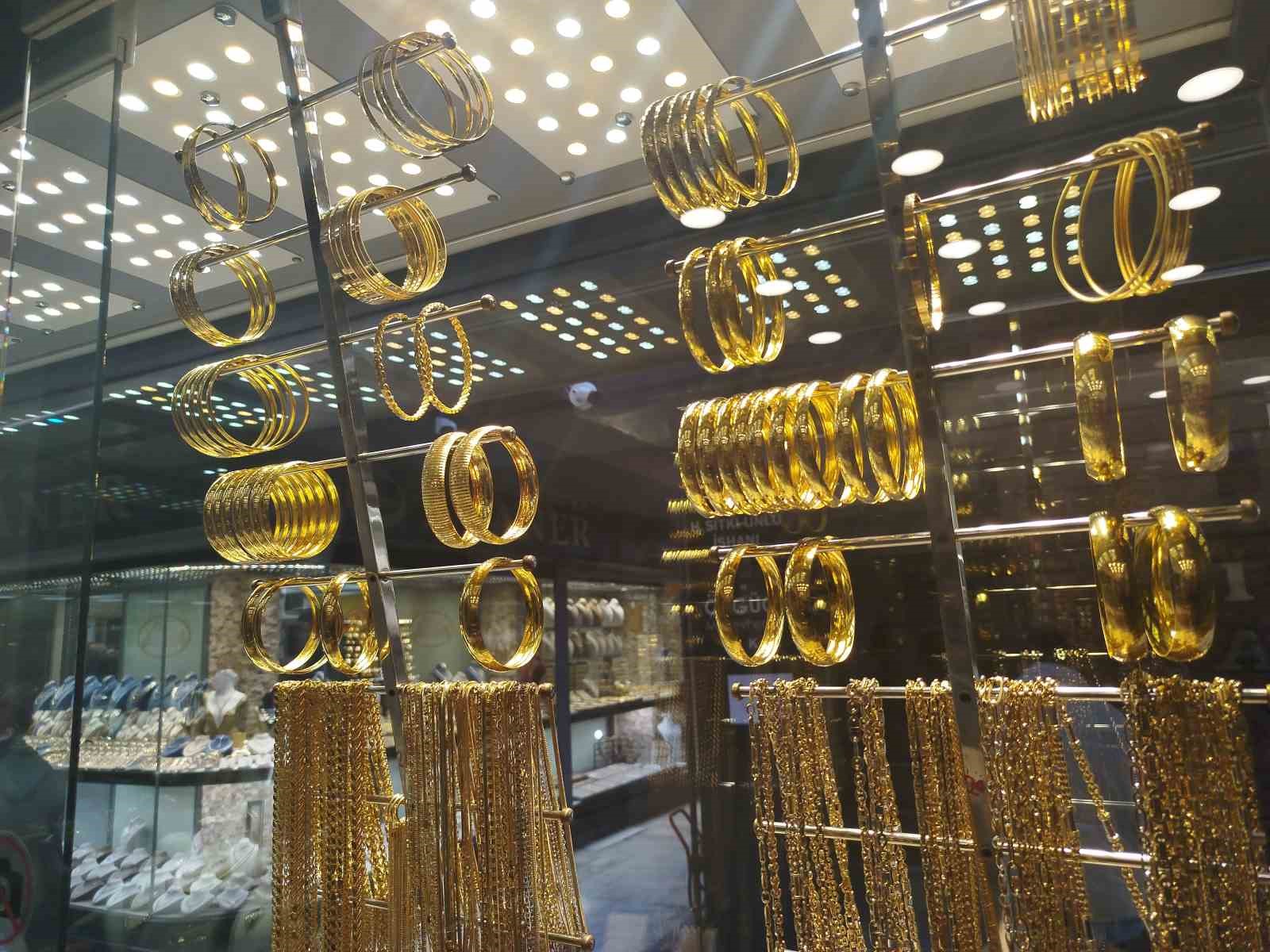 Altındaki artış düğün sahiplerini endişelendiriyor