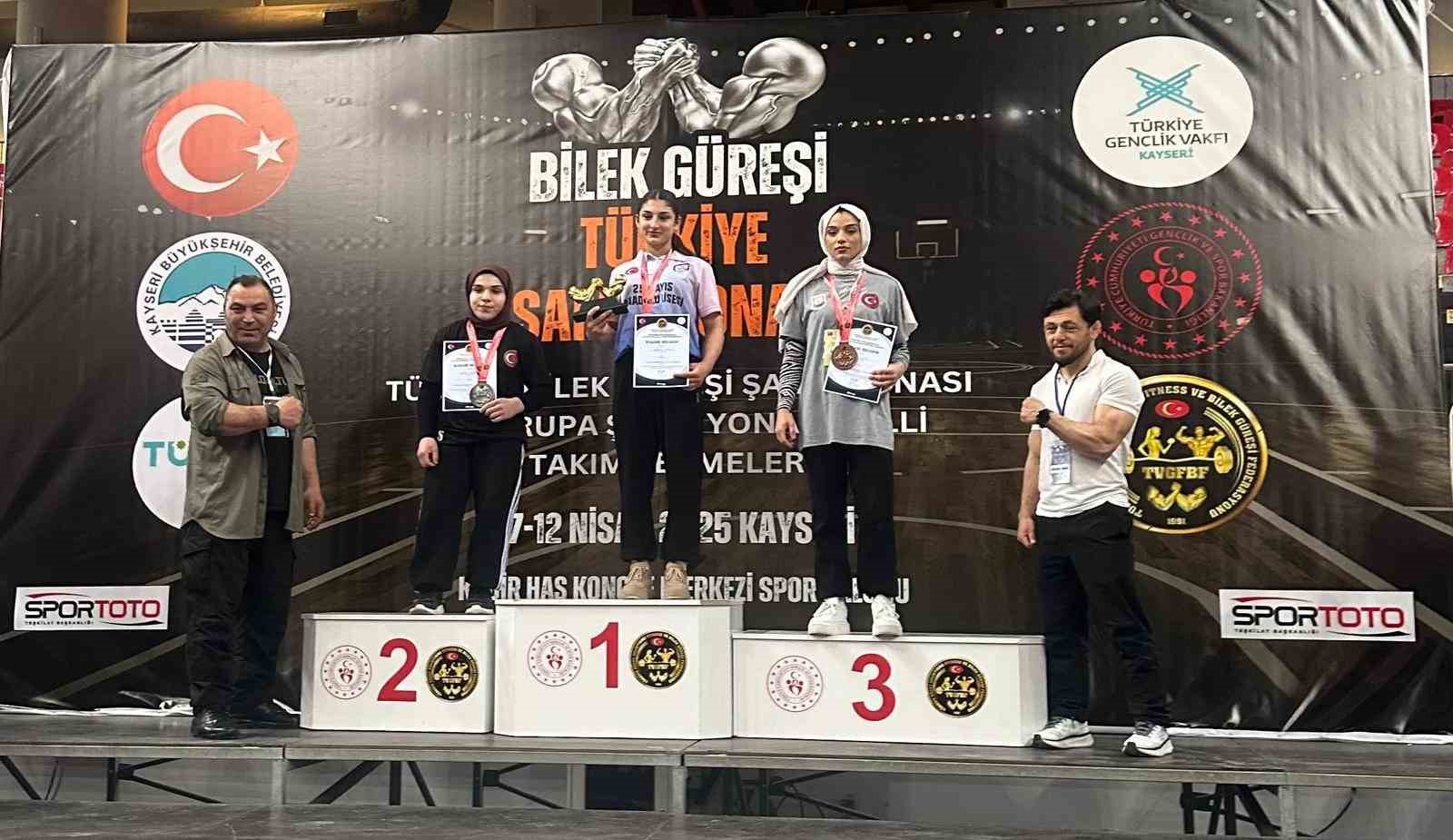 Bilek güreşinde 6 altın madalya