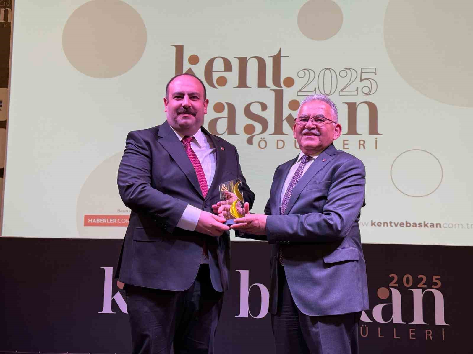 İnönü Belediye Başkanı Serhat Hamamcı’ya anlamlı ödül