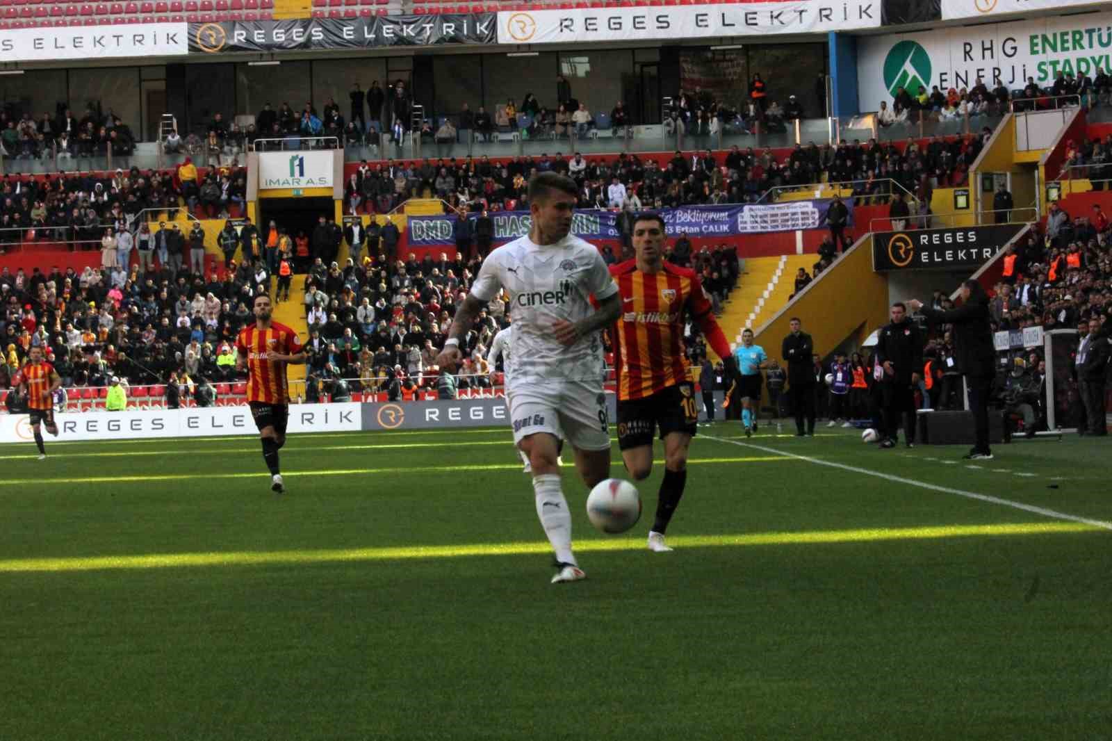 Trendyol Süper Lig: Kayserispor: 0 - Kasımpaşa: 0 (İlk yarı)