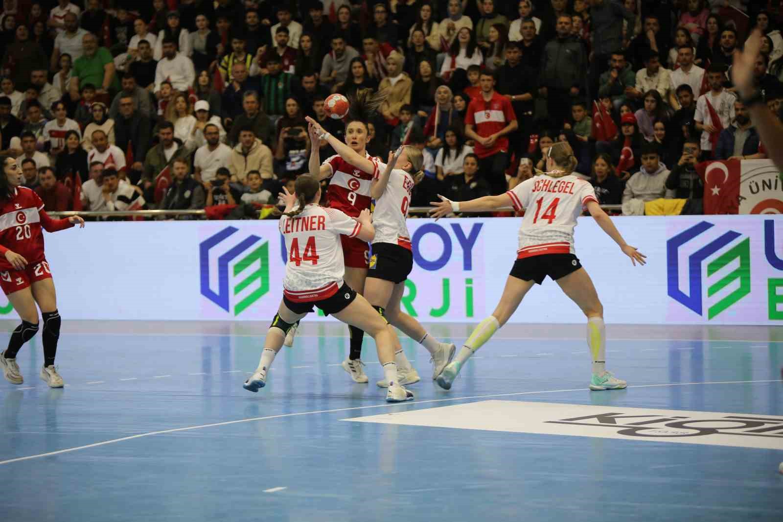 Hentbol 2025 Kadınlar Dünya Şampiyonası Elemeleri: Türkiye: 25 - Avusturya: 30