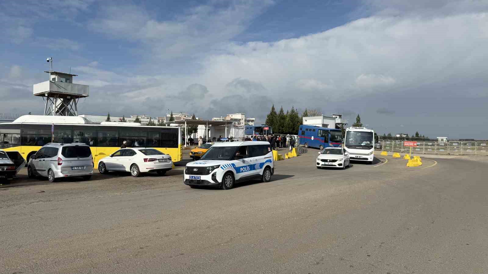 Narin Güran cinayetine ilişkin 6’sı tutuklu, 3’ü çocuk 15 sanık adliyeye getirildi