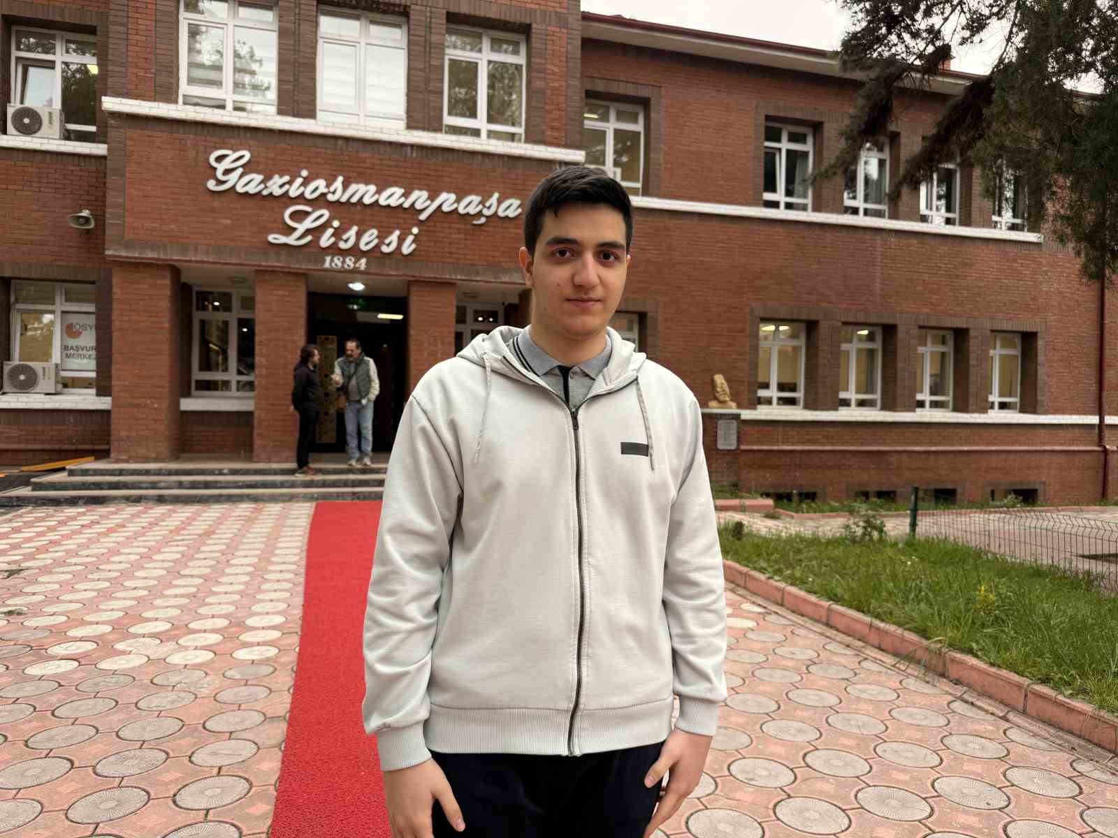 Tokat’ta merdiven çıkamayan lise öğrencisi için sınıfın yer değiştirildi