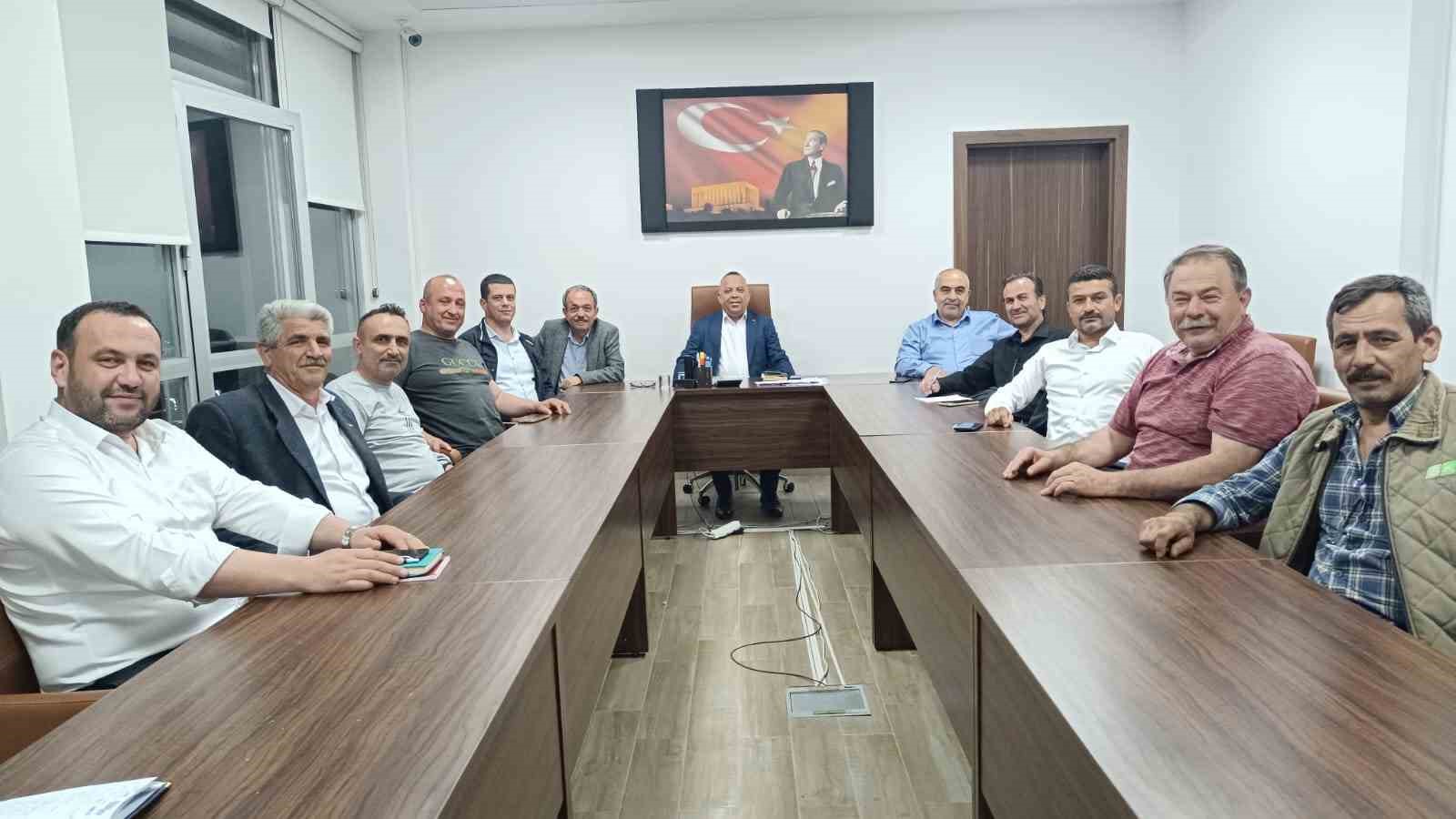 Önce halka soruyor, sonra uyguluyor