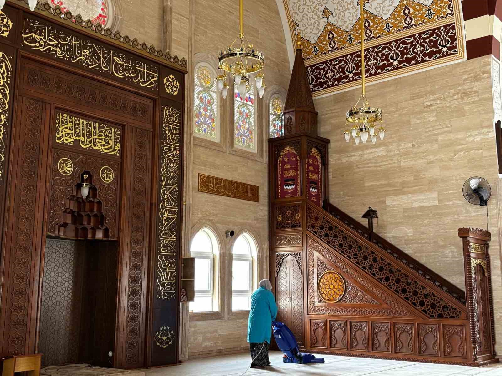 Çorum Belediyesi, ibadethanelerin temizliğine önem göstermeye devam ediyor