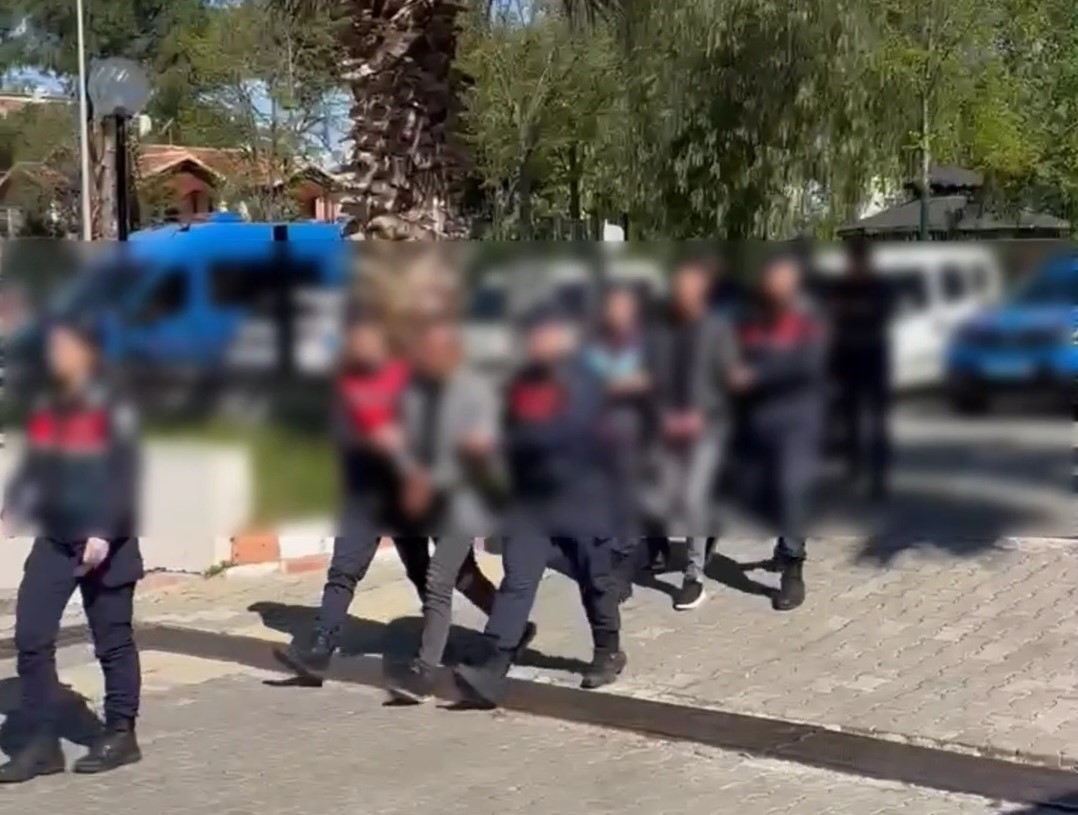 Parasını gasbedip, benzinle yakmaya çalıştılar