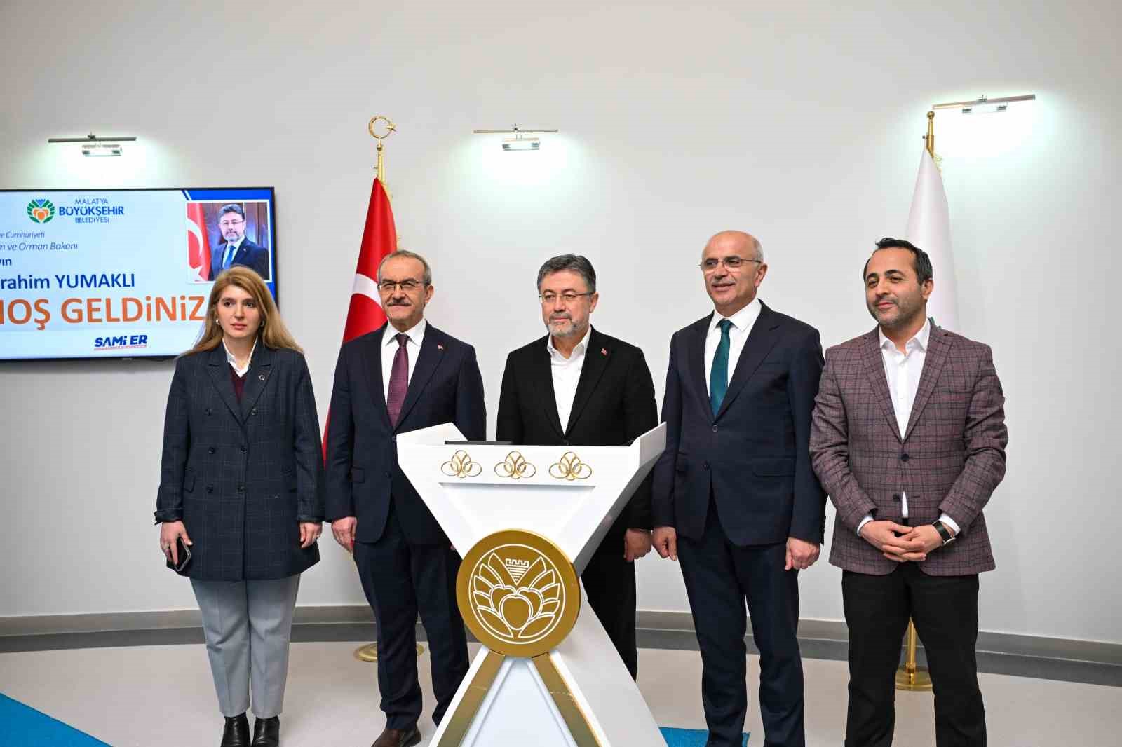 Bakan Yumaklı’dan Malatya Büyükşehir Belediyesi’ne ziyaret