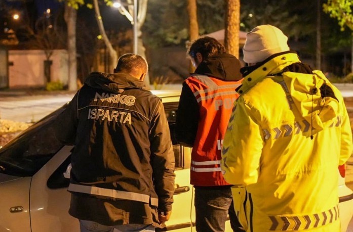Isparta’da gece uygulamasında 2,5 saatte 41 sürücüye ceza