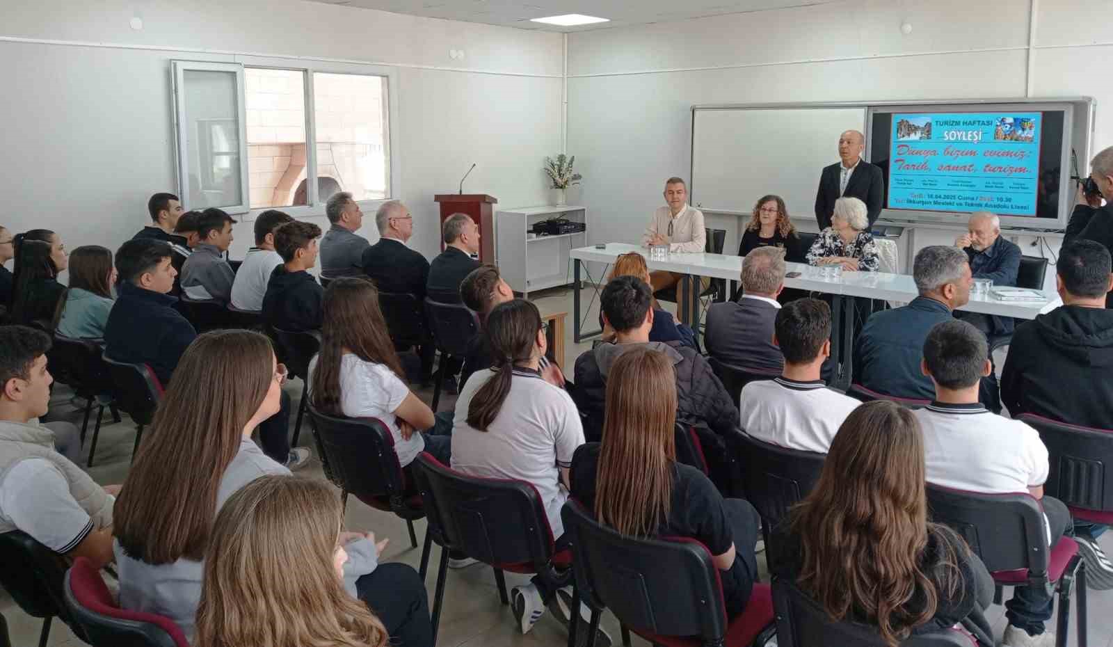 Arkeoloji Profesörü Veli Sevin: 