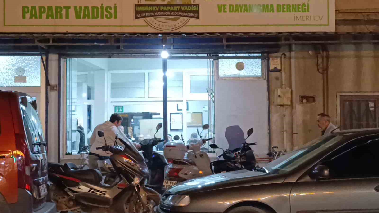 Lokalde bıçaklı kavga: 1 ağır yaralı