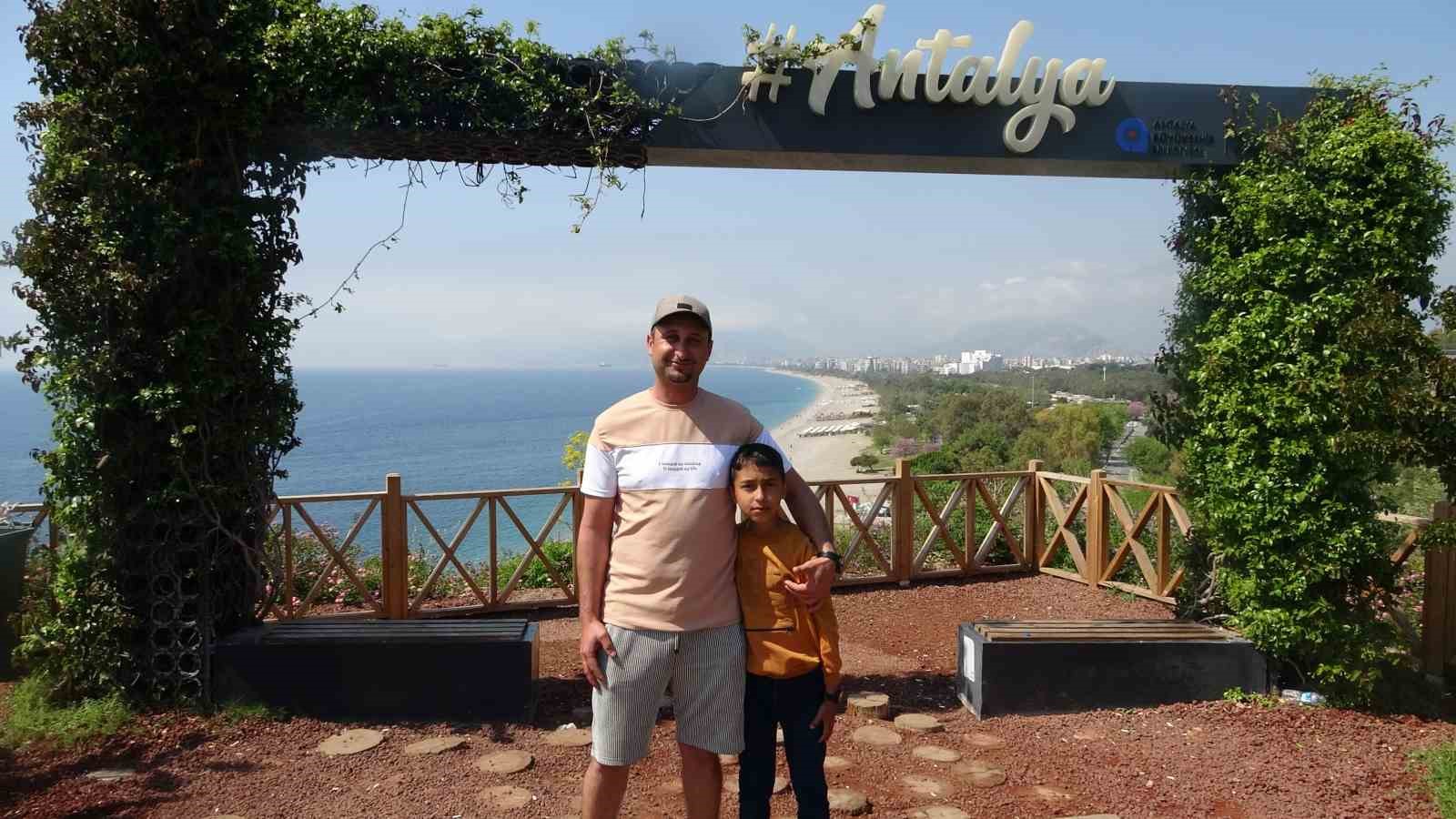 Antalya’da yavru köpek balığı teknenin çapasına saldırdı, balıkçı hayatının şokunu yaşadı