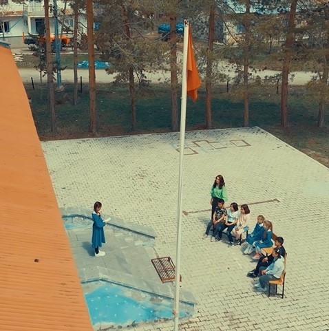 Minik yüreklerden jandarmaya anlamlı şiir: 