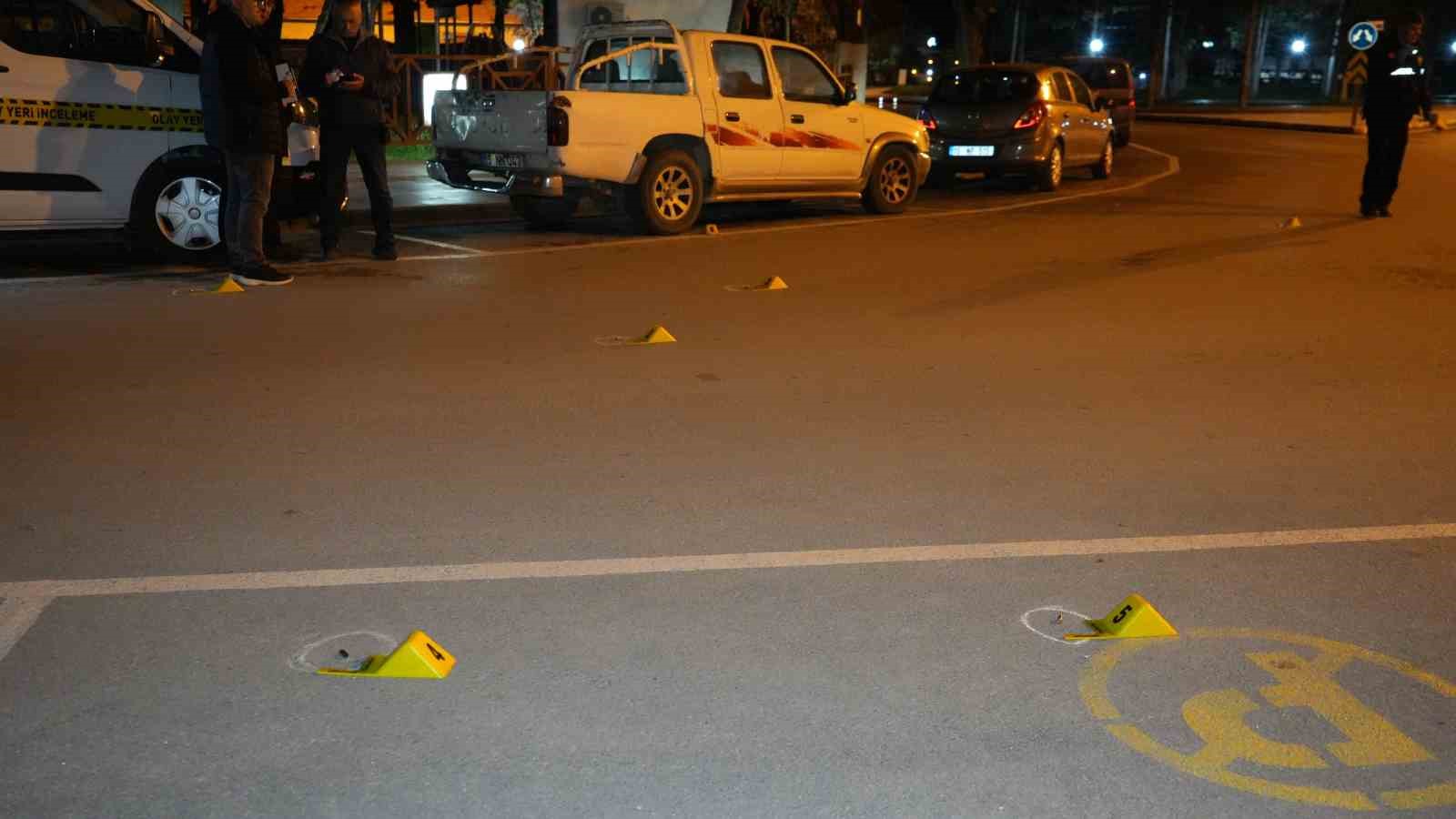 Sokak ortasında havaya rastgele ateş açıp kaçtılar