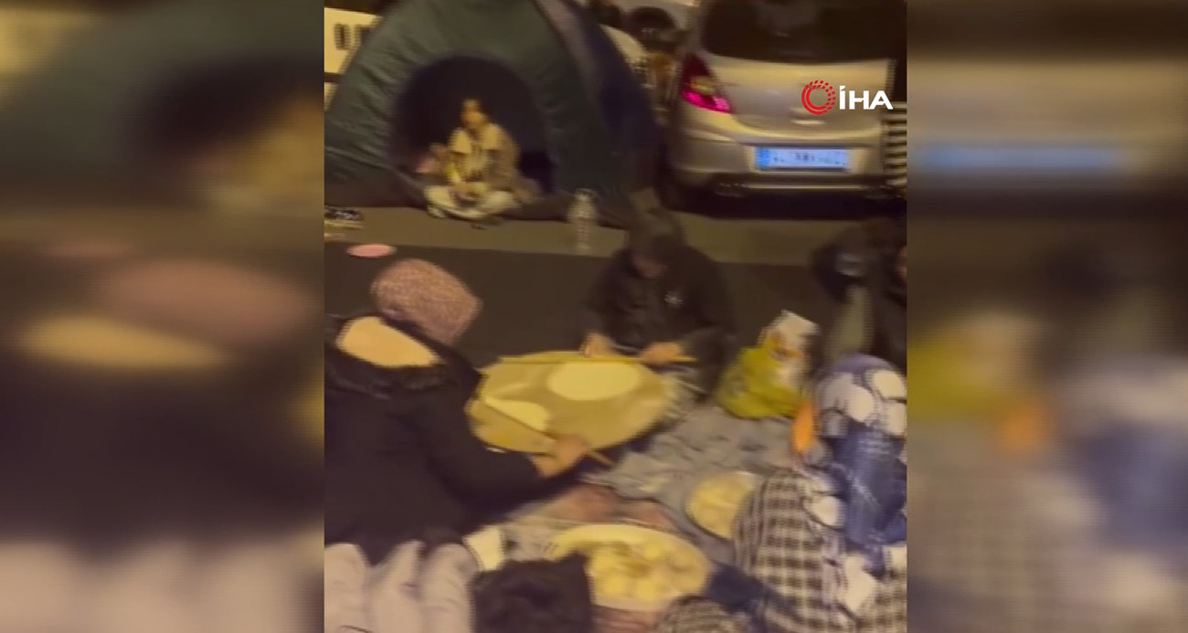 Esenler’de yürekleri ısıtan kare: Kadınlar depremin ardından dışarıda kalanlara gözleme yaptı