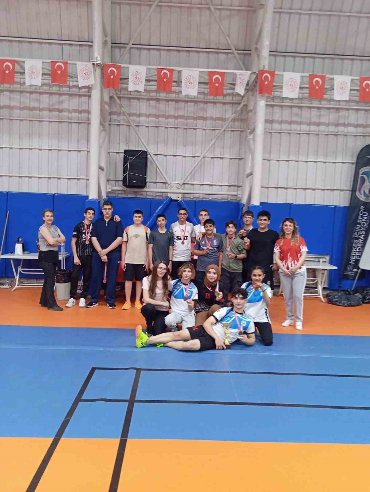 ERVA Spor Okulları, kürsüye ambargo koydu
