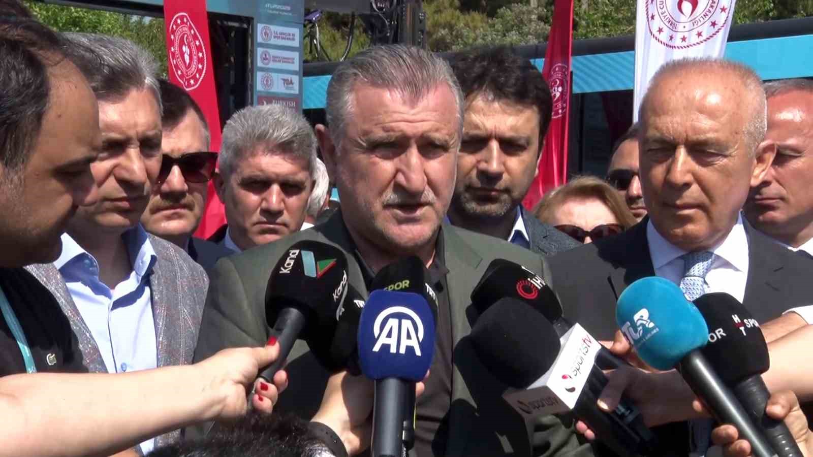 Osman Aşkın Bak: 