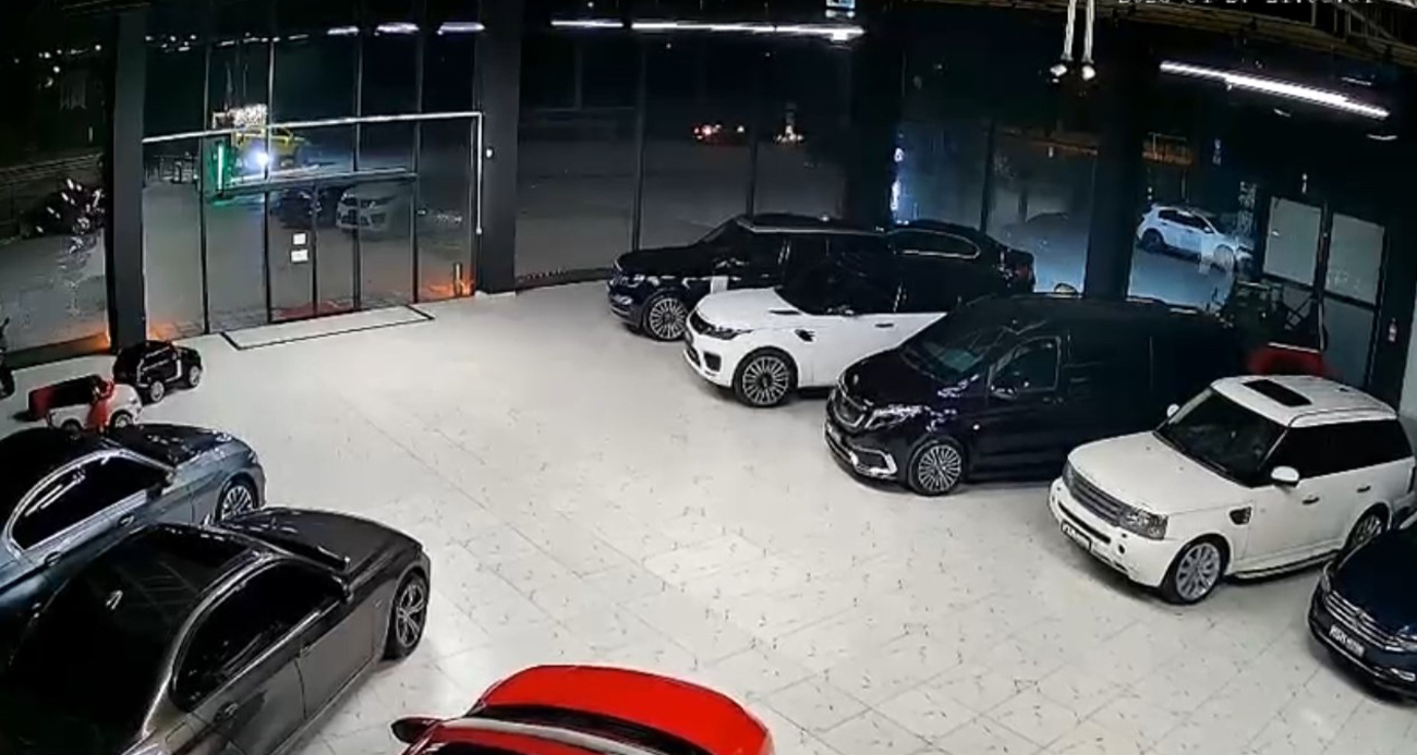 Arabalar beşik gibi sallandı!