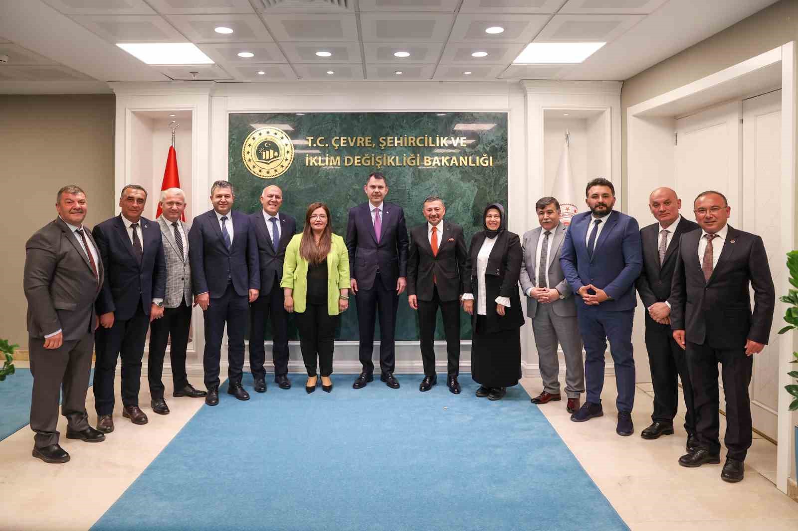 Çevre, Şehircilik ve İklim Değişikliği Bakanlığı’ndan Kütahya’daki belediyelere 100 milyon liralık destek