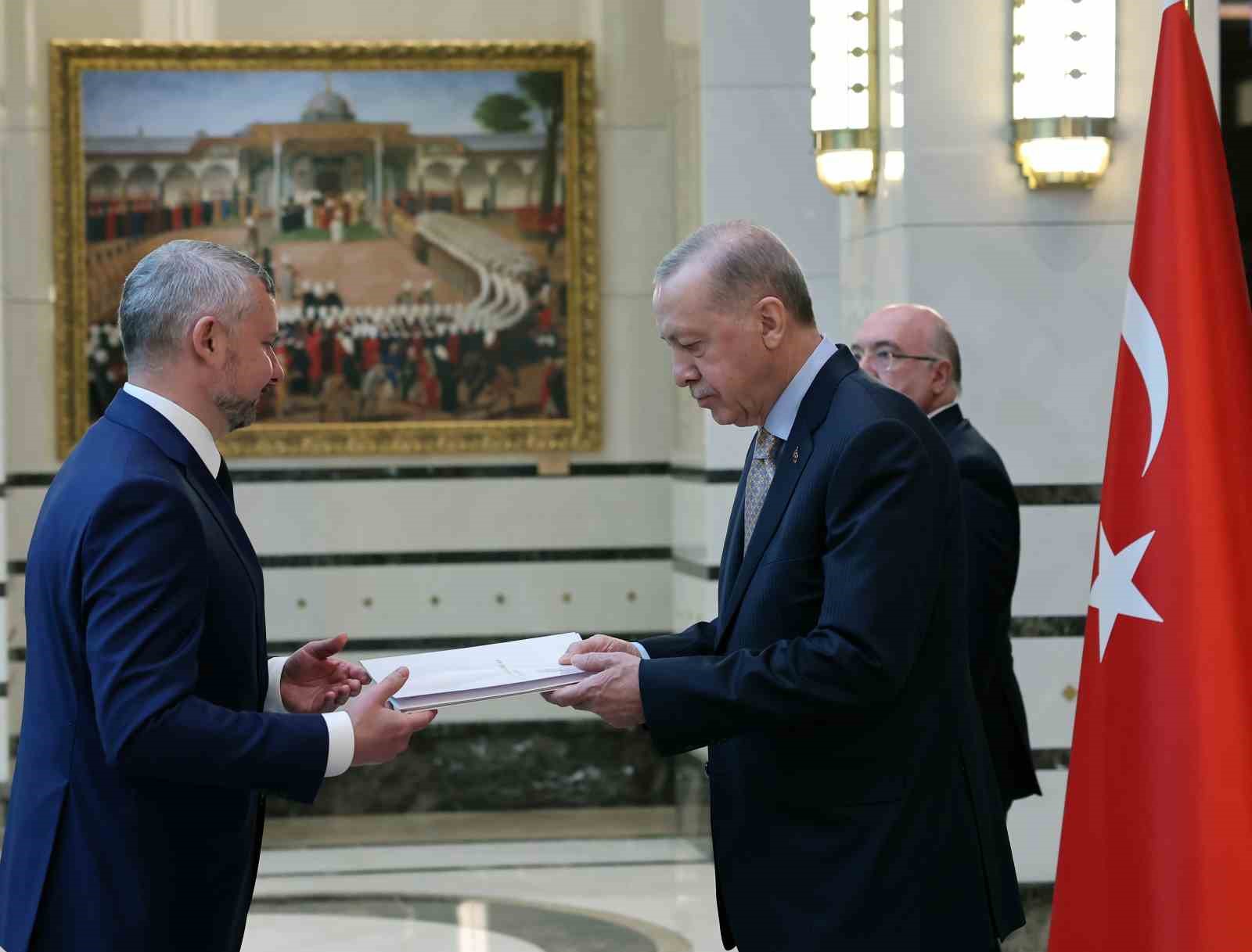 Cumhurbaşkanı Erdoğan’a  5 ülkenin  büyükelçisinden güven mektubu