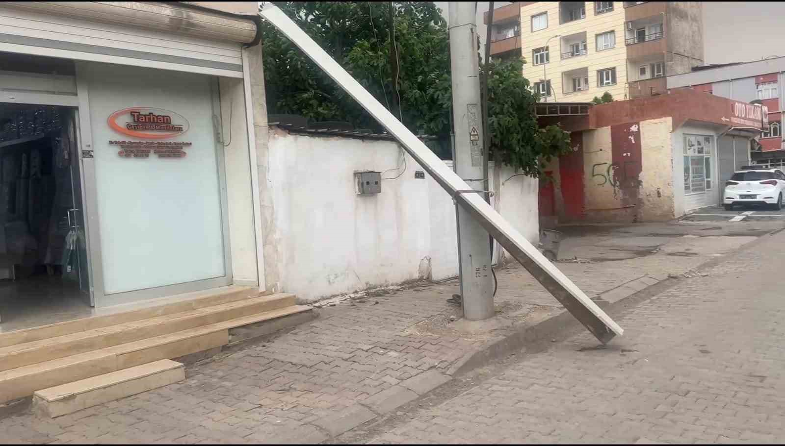 Şanlıurfa’da fırtına sürücülere zor anlar yaşattı