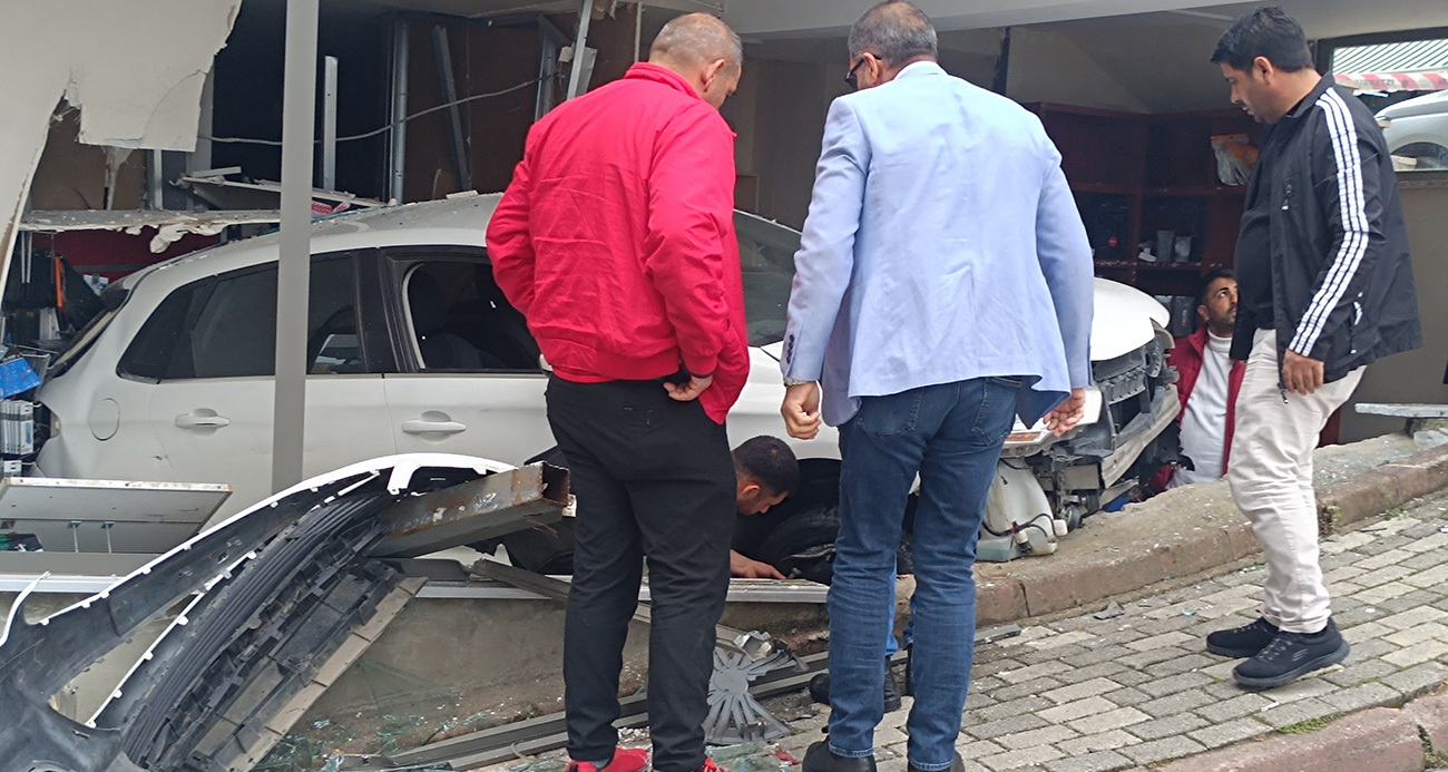 Sancaktepe’de otomobil telefoncuya daldı