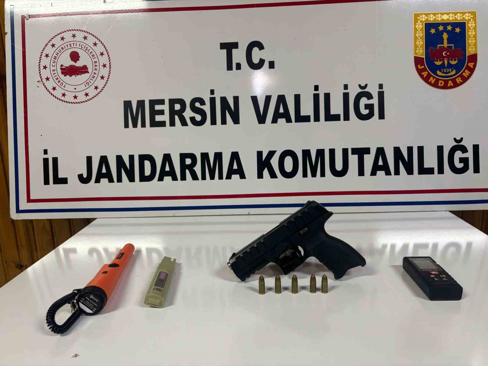 Aralarında eski valinin de bulunduğu 7 şahıs kaçak kazıdan yakalandı