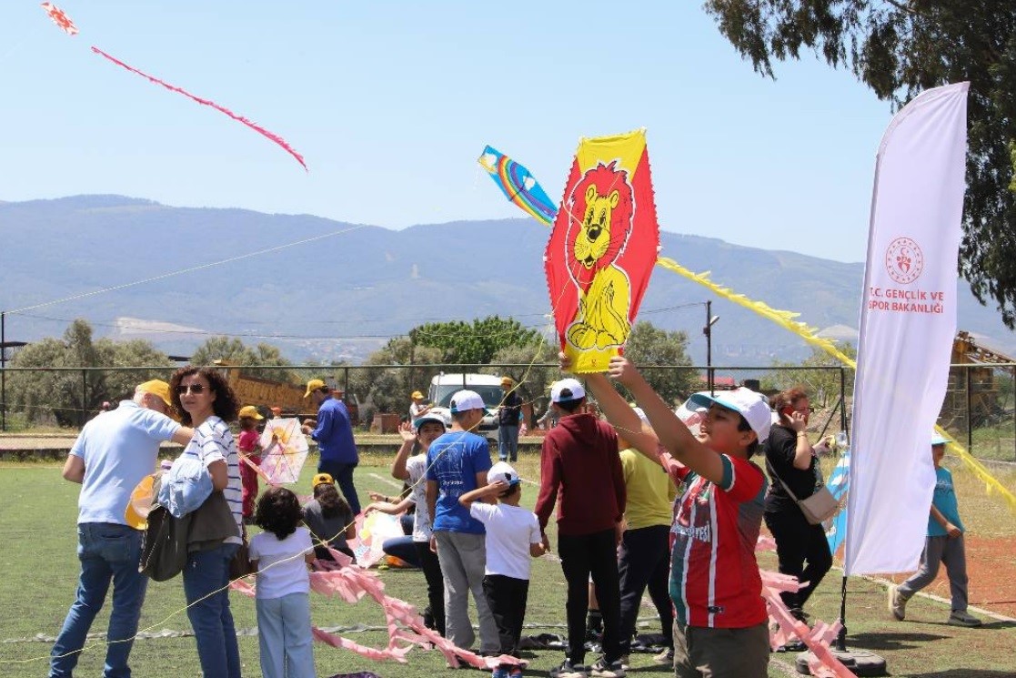 Köşk’teki uçurtma şenliğinde çocuklar doyasıya eğlendi