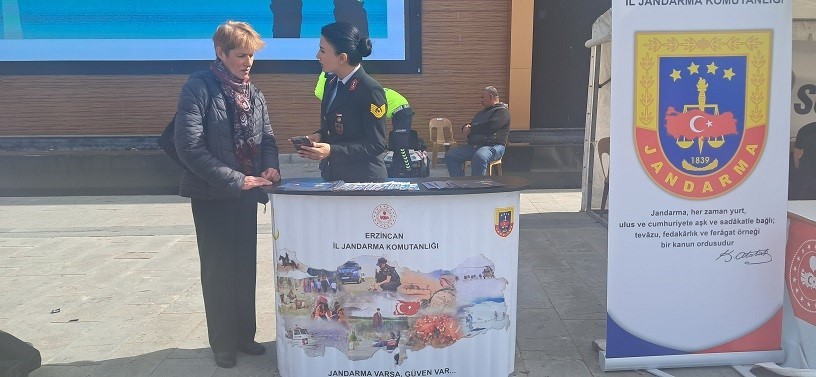 Erzincan’da Jandarma KADES uygulaması hakkında bilgilendirdi