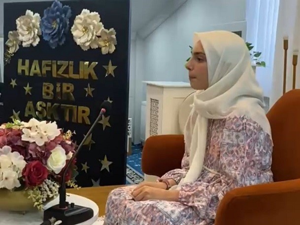 1-yilda-hafiz-oldu-30-cuzu-bir-gunde-ezberden-okuyarak-hatim-etti